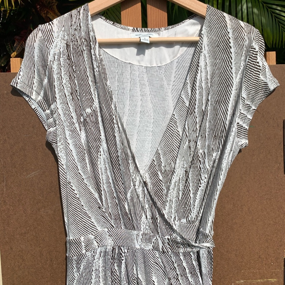 Banana Republic short sleeve wrap dress, size S, black & light cream/off-white